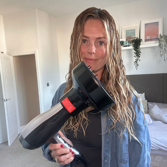 Diffusing wavy hair for volume and definition without frizz
